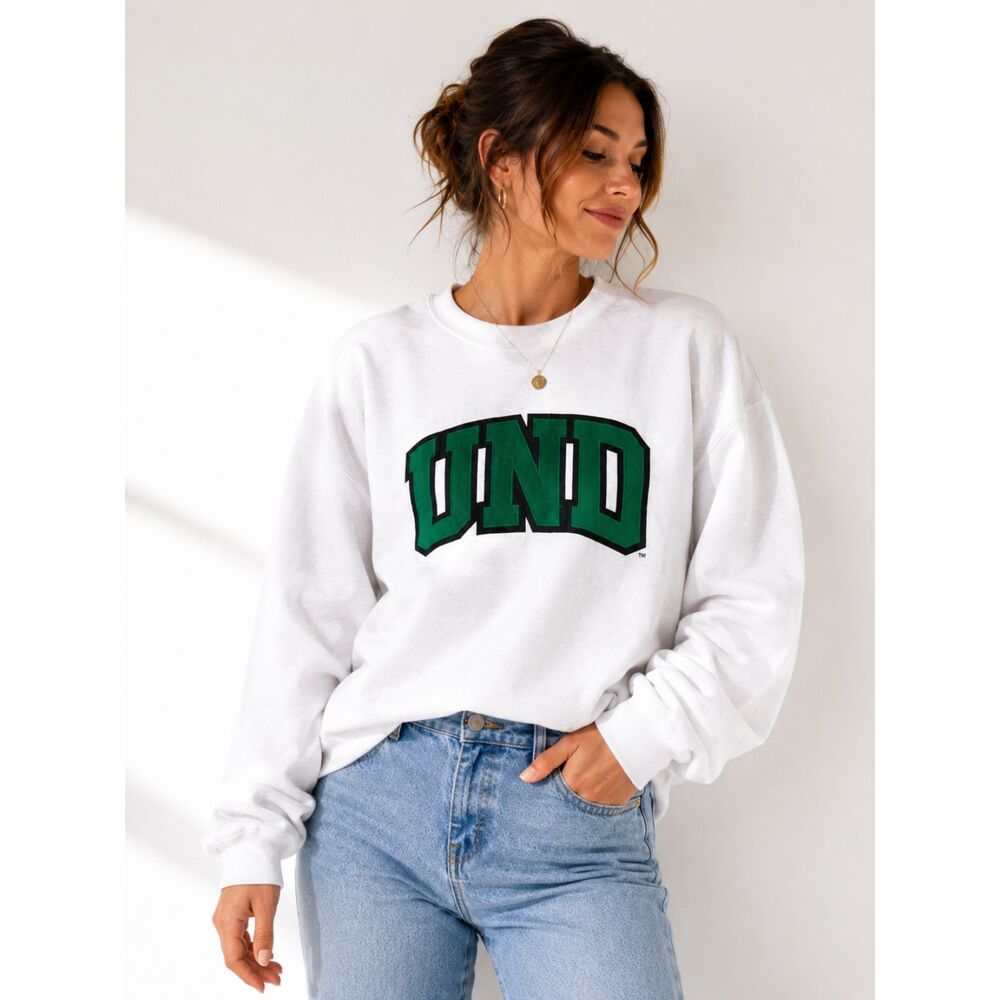 University of North Dakota UND Crewneck Sweatshirt Women’s M White Green College
